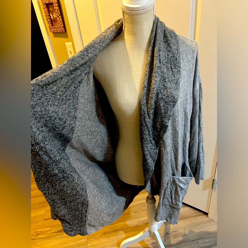 *NEW WITH TAGS* Women’s Cardigan - M/L Banana Republic - Grey